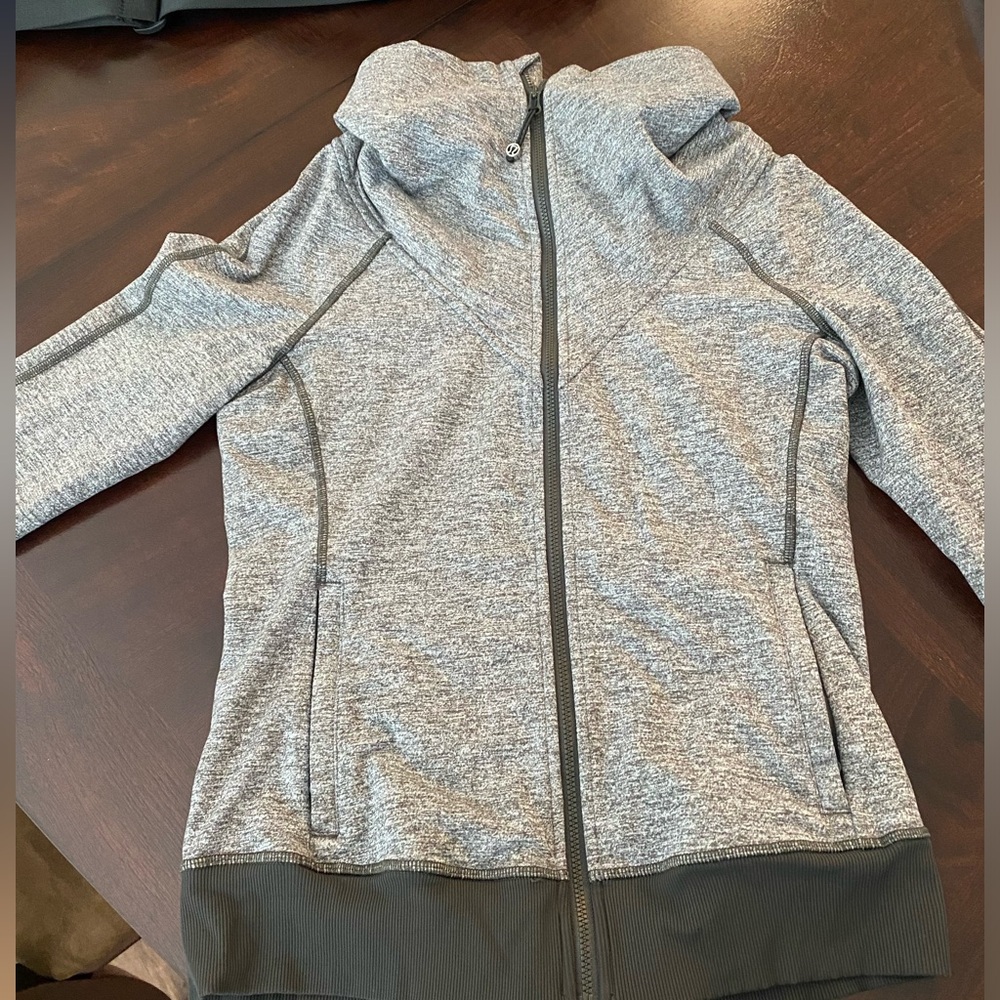Lululemon scuba hoodie size 6